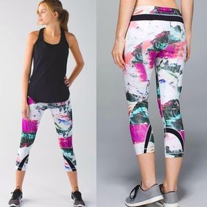Lululemon Athletica ‘Run: Inspire Crop II’ in Pigment Wave Multi / Black Size 6